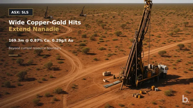 [ASX: SLS] SOLSTICE MINERALS LIMITED a wide aerial view of multiple drill rigs operating across flat, sparsely vegetated Western Australian Goldfields terrain,